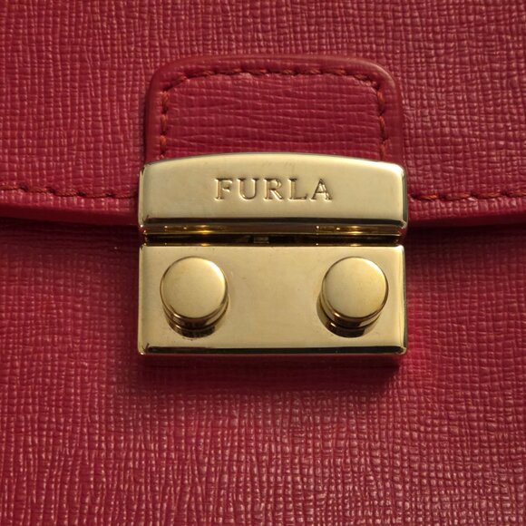 Fancy/New Red Leather Furla Purse - Picture 6 of 6